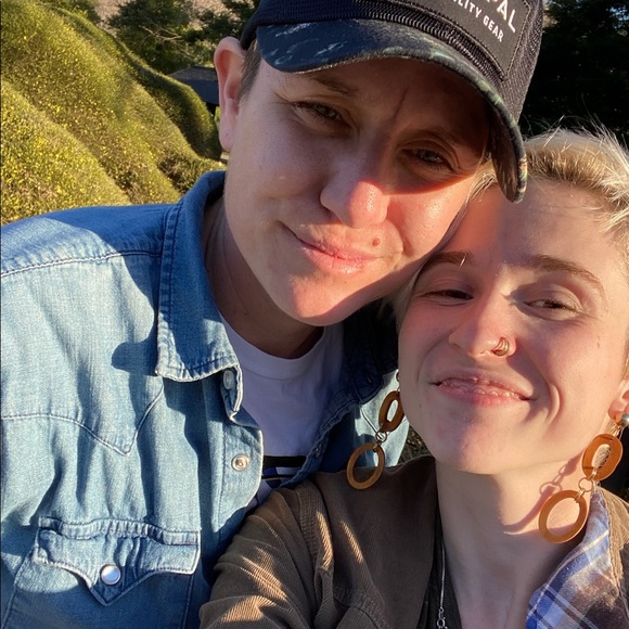 Meet your Posher, Liz and Laura - Picture 1 of 7